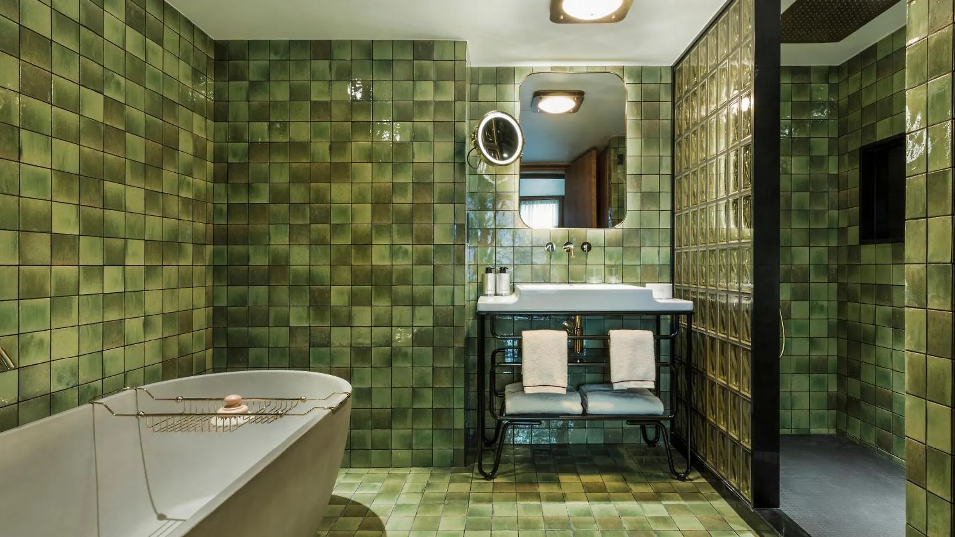 ***** Hotel La Fondation Paris France
